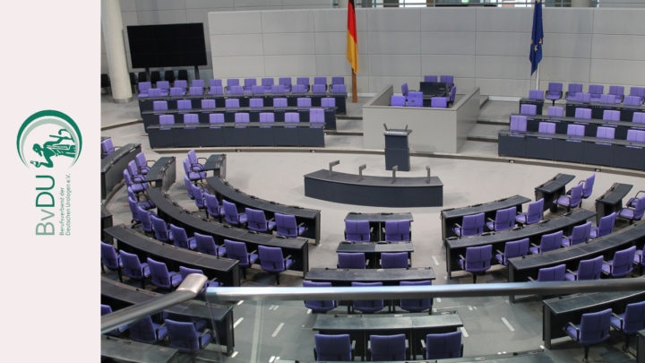 Blick in den leeren Bundestag