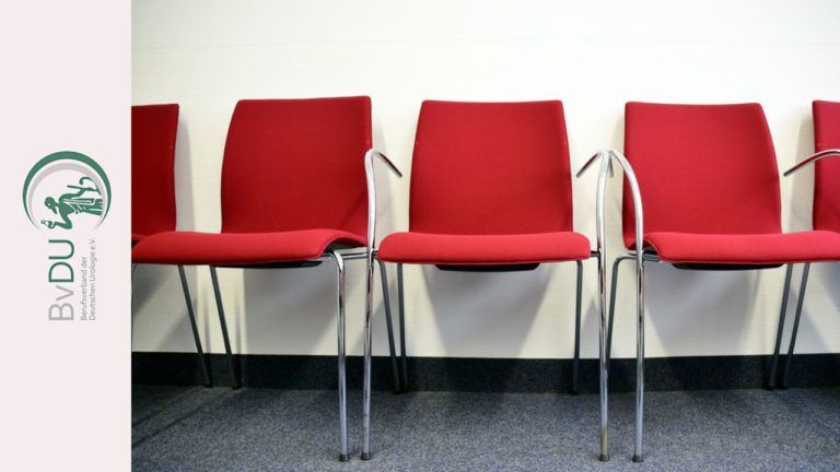 Stühle in einem Wartezimmer