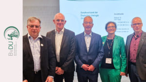 Von links: Dr. Thomas Quack, BvDU-Schatzmeister, Prof. Dr. Theodor Klotz, BvDU-Vizepräsident, Dr. Axel Belusa, BvDU-Präsident, Mira Faßbach, BvDU-Schriftführerin, Dr. Peter Kollenbach, BvDU-Vizepräsident