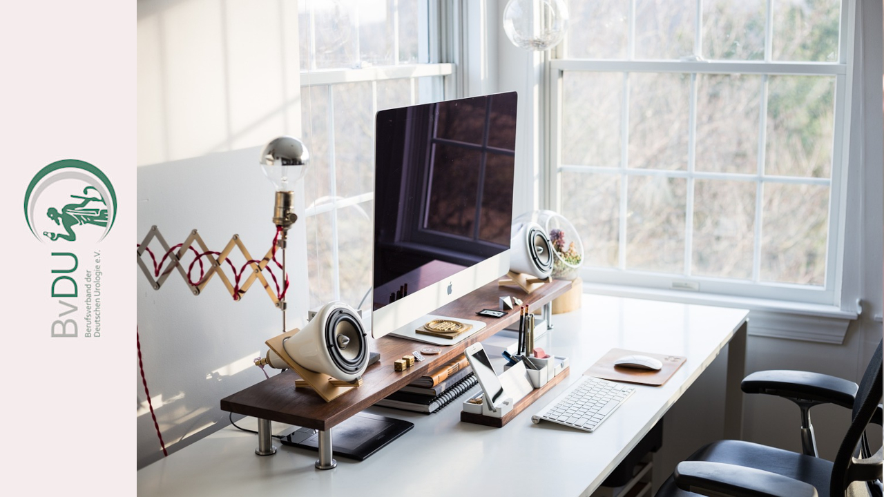 Du betrachtest gerade Verstoßen Ärztinnen und Ärzte, die im Homeoffice arbeiten, gegen geltendes Recht?