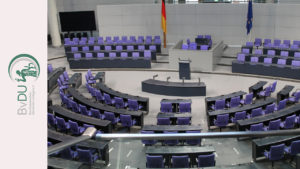 Blick in den leeren Bundestag